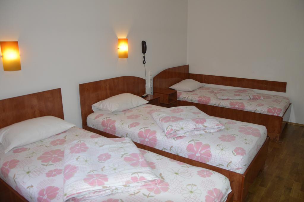 Motel Buti Sighetu Marmatiei Ruang foto